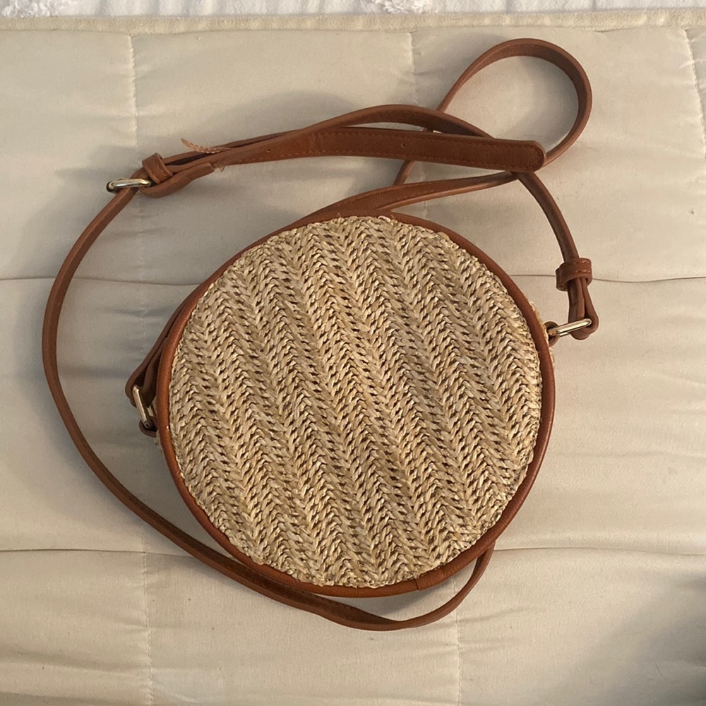 Basket crossbody bag